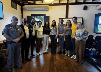 Rede Municipal de Ensino participa de palestra sobre violência digital e proteção de crianças e adolescentes