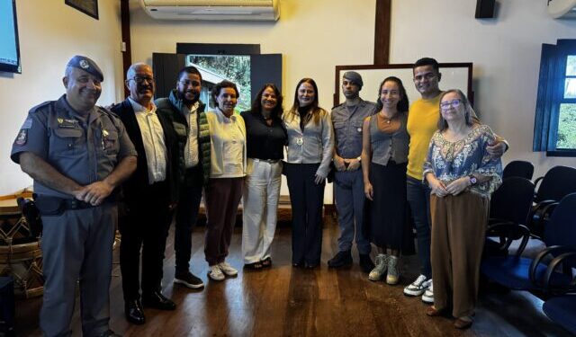 Rede Municipal de Ensino participa de palestra sobre violência digital e proteção de crianças e adolescentes