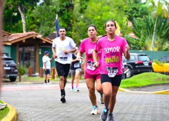 1ª Corrida das Mães reúne 700 participantes e marca conquista inédita de atleta de 63 anos em Ilhabela