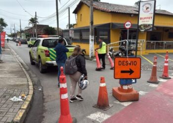 Interdição temporária altera trânsito na Rua Luiz Ameixeiro, no Perequê