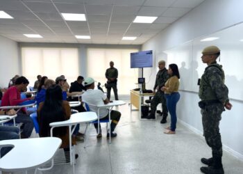 Reunião sobre regularização e rastreabilidade fiscal orienta pescadores e comerciantes de Ilhabela