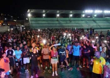 2º Corre na Ilha agita Ilhabela nesta terça-feira (7) com música, luzes e confraternização entre corredores