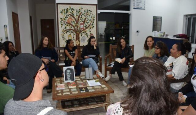 Biblioteca Nilce Signorini abre inscrições para 3º encontro do Clube do Livro de Ilhabela