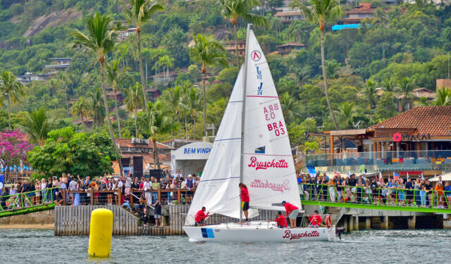Desfile dos barcos na Vila é um dos destaques da 53ª Semana Internacional de Vela de Ilhabela