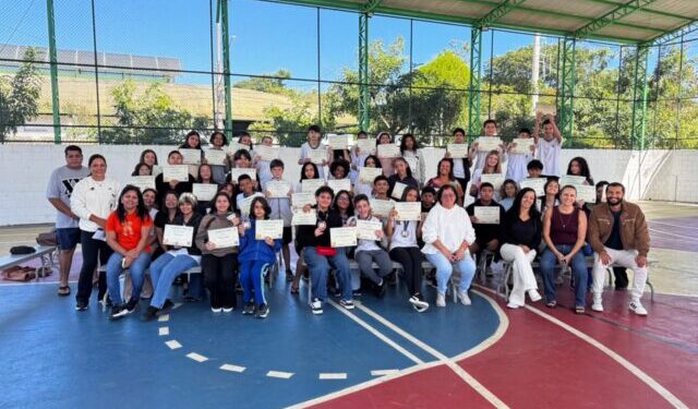 Escola Municipal Ruth Cardoso conquista oito medalhas na Olimpíada Brasileira de Língua Inglesa