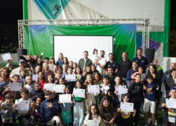 Escola Municipal de Vela de Ilhabela forma 90 alunos no primeiro ciclo de 2026