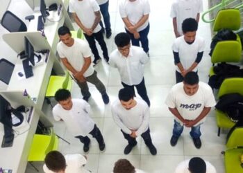 Jovens de Ilhabela participam de Juramento à Bandeira Nacional