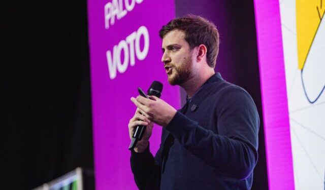 Comunicador político de Ilhabela palestra no maior evento de comunicação política do Brasil sobre identidade, percepção e hiperconectividade