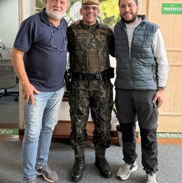 Prefeito de Ilhabela recebe novo comandante da Polícia Militar Ambiental do Litoral Norte