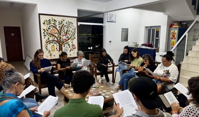 Clubes do livro promovem debate entre leitores de Ilhabela sobre obras de Noemi Jaffe