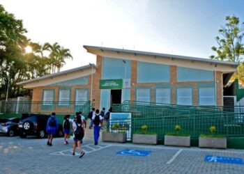 Concurso da Educação de Ilhabela abre inscrições para 53 vagas, incluindo cargos estratégicos da gestão escolar