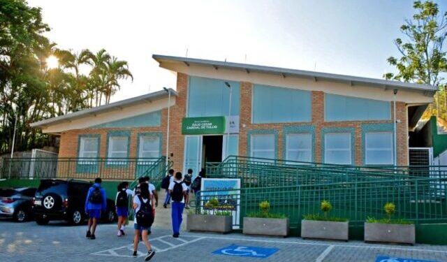 Concurso da Educação de Ilhabela abre inscrições para 53 vagas, incluindo cargos estratégicos da gestão escolar