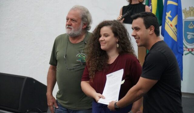 Contemplados pela Lei Aldir Blanc assinam termos e iniciam nova etapa dos projetos culturais em Ilhabela