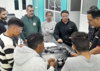 Ilhabela abre pré-inscrições para curso gratuito de Mecânico de Revisão de Motores Náuticos