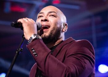 Ton Carfi e apóstolo Estevam Hernandes participam de noite de louvor e fé em Ilhabela