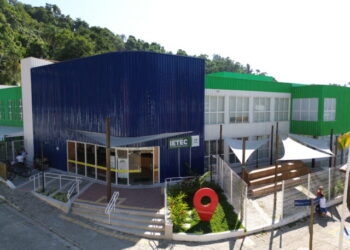 Escola Técnica abre inscrições para curso de formação de garçons em Ilhabela