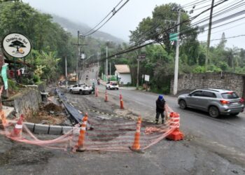 Obras da Prefeitura no trecho entre Feiticeira e Bexiga avançam com ampliação da via, ciclovia e novas calçadas