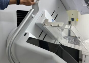 Prefeito Toninho Colucci amplia investimento na saúde da mulher com novo mamógrafo digital em Ilhabela