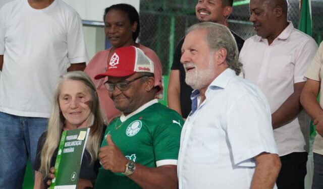 Prefeito Toninho Colucci entrega títulos de regularização fundiária a 159 famílias do núcleo Reino I