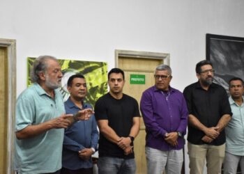 Prefeitura de Ilhabela entrega títulos de regularização fundiária a moradores do Cobata II